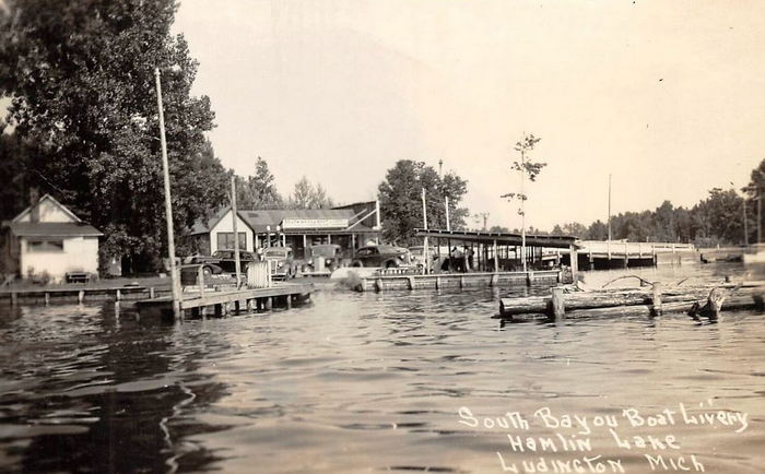 Neils Modern Cottages (Neils Resort) - Old Postcard (newer photo)